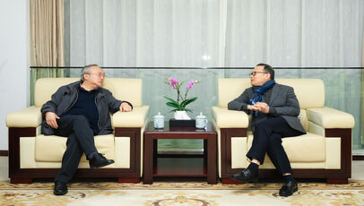 国际著名钢琴家邓泰山来校访问